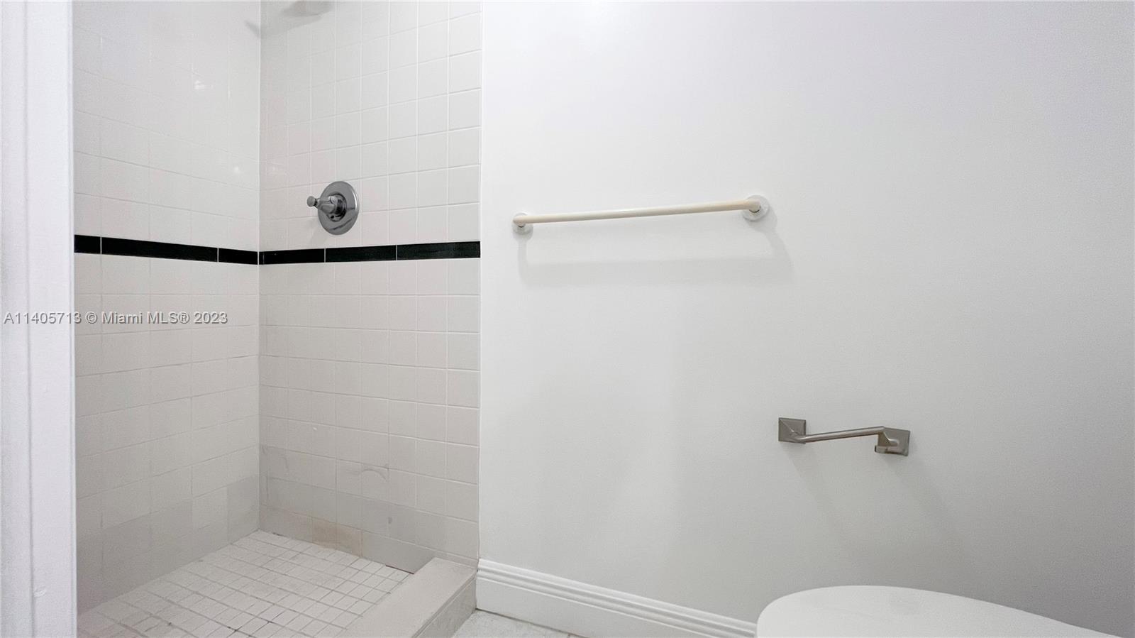 The Hammocks Miami, FL 33196 - Photo 16 of 20 a bathroom with a shower