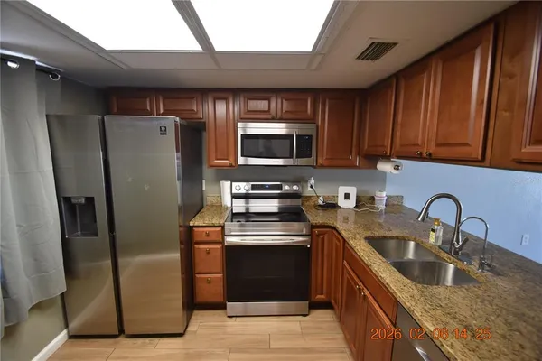 $1,595 | 5052 Terrace Club Lane, Unit 201, Tampa, FL 33617