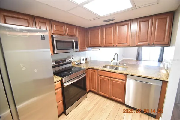 $1,595 | 5052 Terrace Club Lane, Unit 201, Tampa, FL 33617