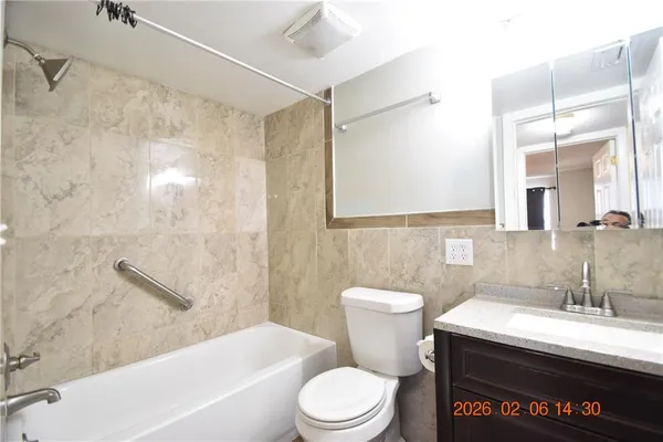 $1,595 | 5052 Terrace Club Lane, Unit 201, Tampa, FL 33617