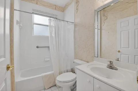 $395,000 | 10585 Royal Caribbean Circle, Boynton Beach, FL 33437
