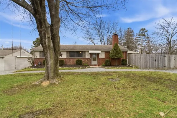 a view of a house with a yard