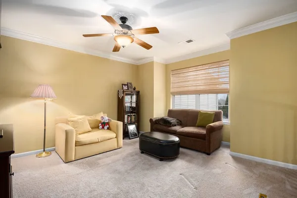 $414,900 | 63 Oak Creek Court, North Aurora, IL 60542