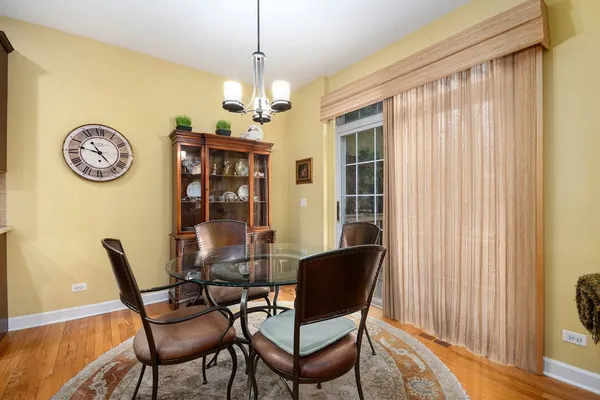 $414,900 | 63 Oak Creek Court, North Aurora, IL 60542