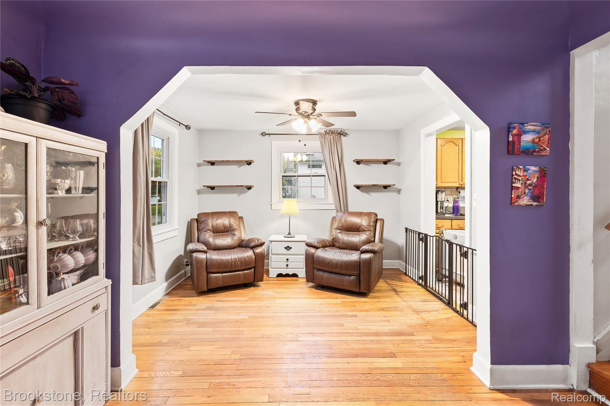 902 Beryl Court Rochester, MI 48307 - Photo 11 of 40 MEGAN _ ROCHESTER-28.jpg