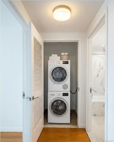 a view of livingroom with washer and dryer