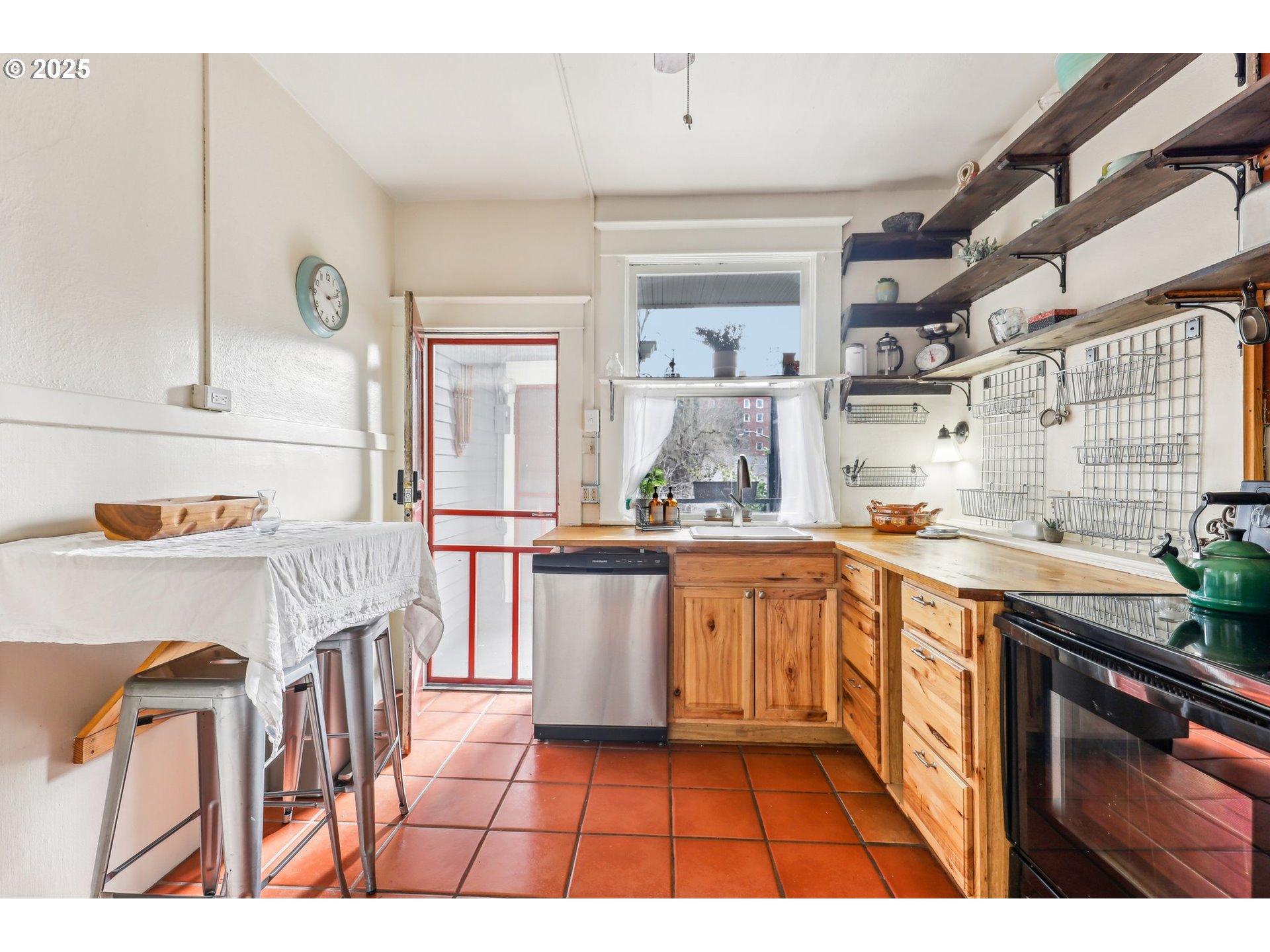 2058 Northwest Flanders Street, Unit 52 Portland, OR 97209 - Photo 9 of 25