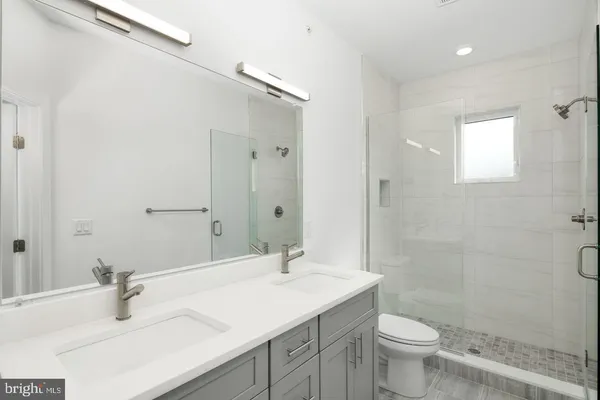 $2,400 | 2721 Federal Street, Unit 3, Philadelphia, PA 19146