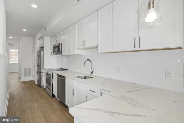 $2,400 | 2721 Federal Street, Unit 3, Philadelphia, PA 19146