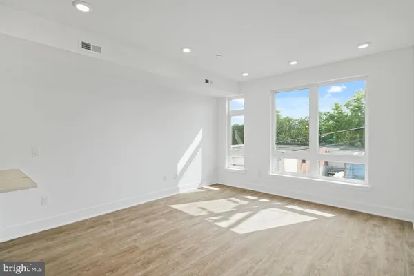 $2,400 | 2721 Federal Street, Unit 3, Philadelphia, PA 19146