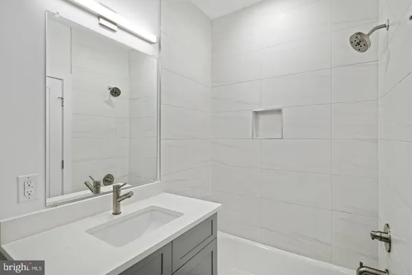 $2,400 | 2721 Federal Street, Unit 3, Philadelphia, PA 19146
