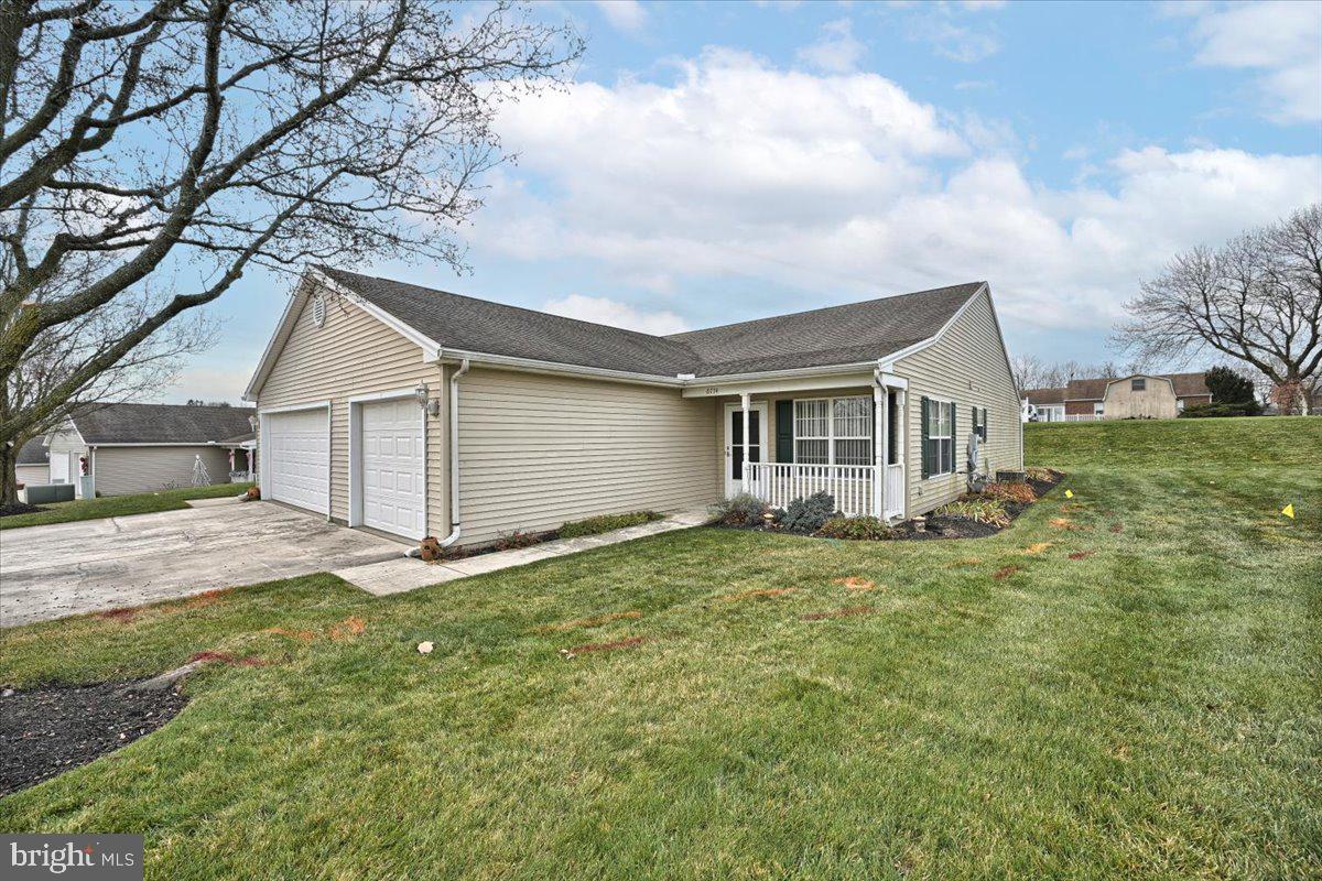 6774 Seneca Ridge Drive York, PA 17403 - Photo 3 of 31 Gallery Image 3