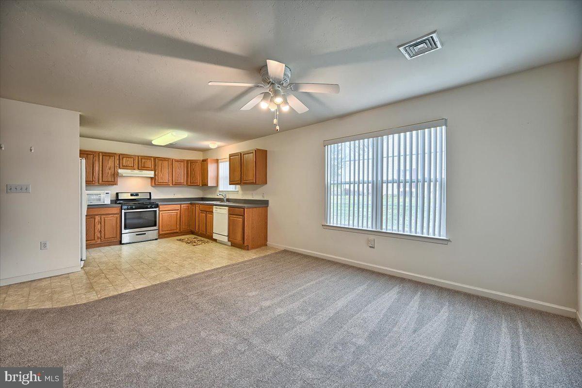 6774 Seneca Ridge Drive York, PA 17403 - Photo 7 of 31 Gallery Image 7