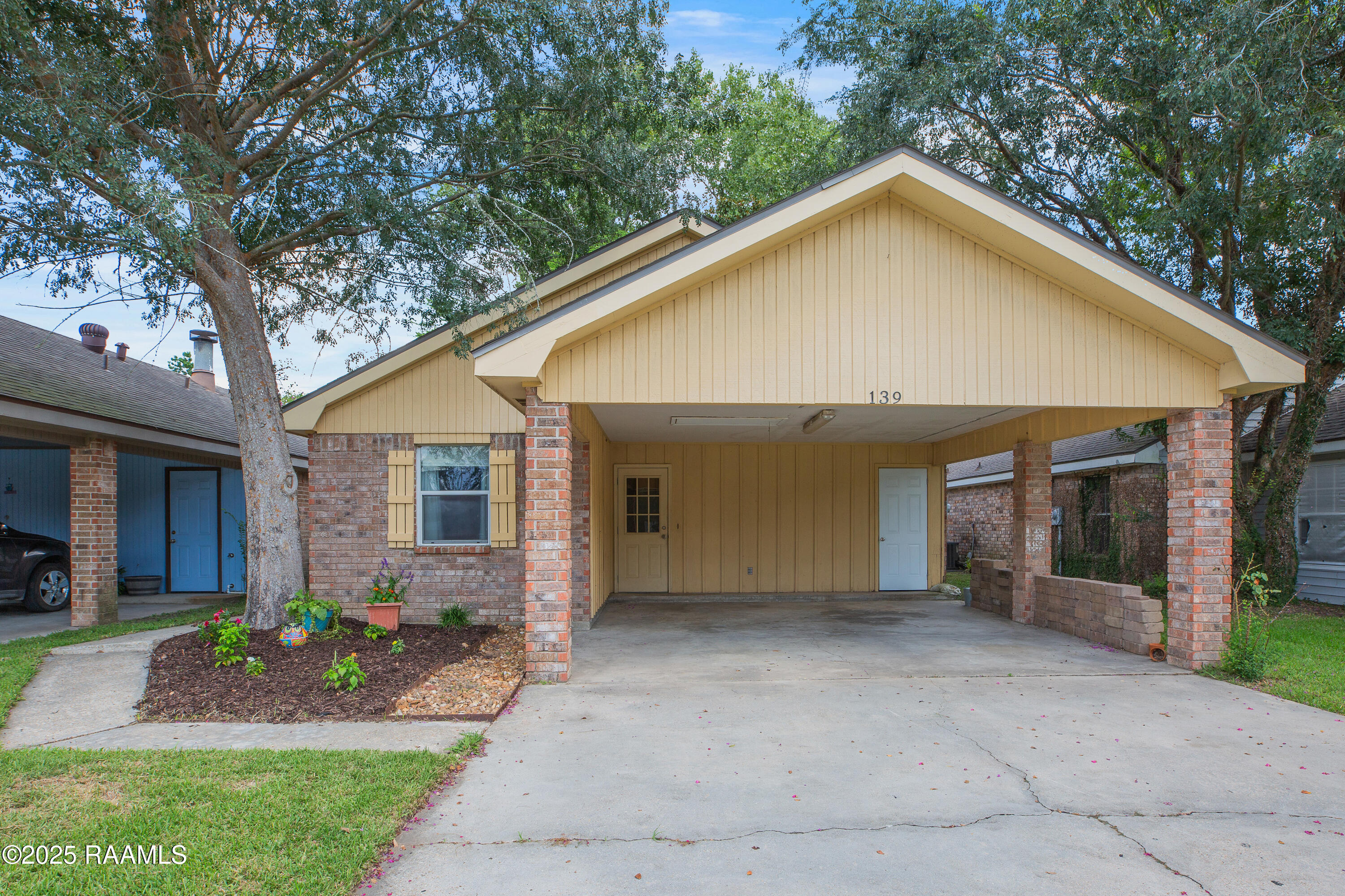 139 Hummingbird Lane Lafayette, LA 70506 - Photo 2 of 20 139 Hummingbird -2