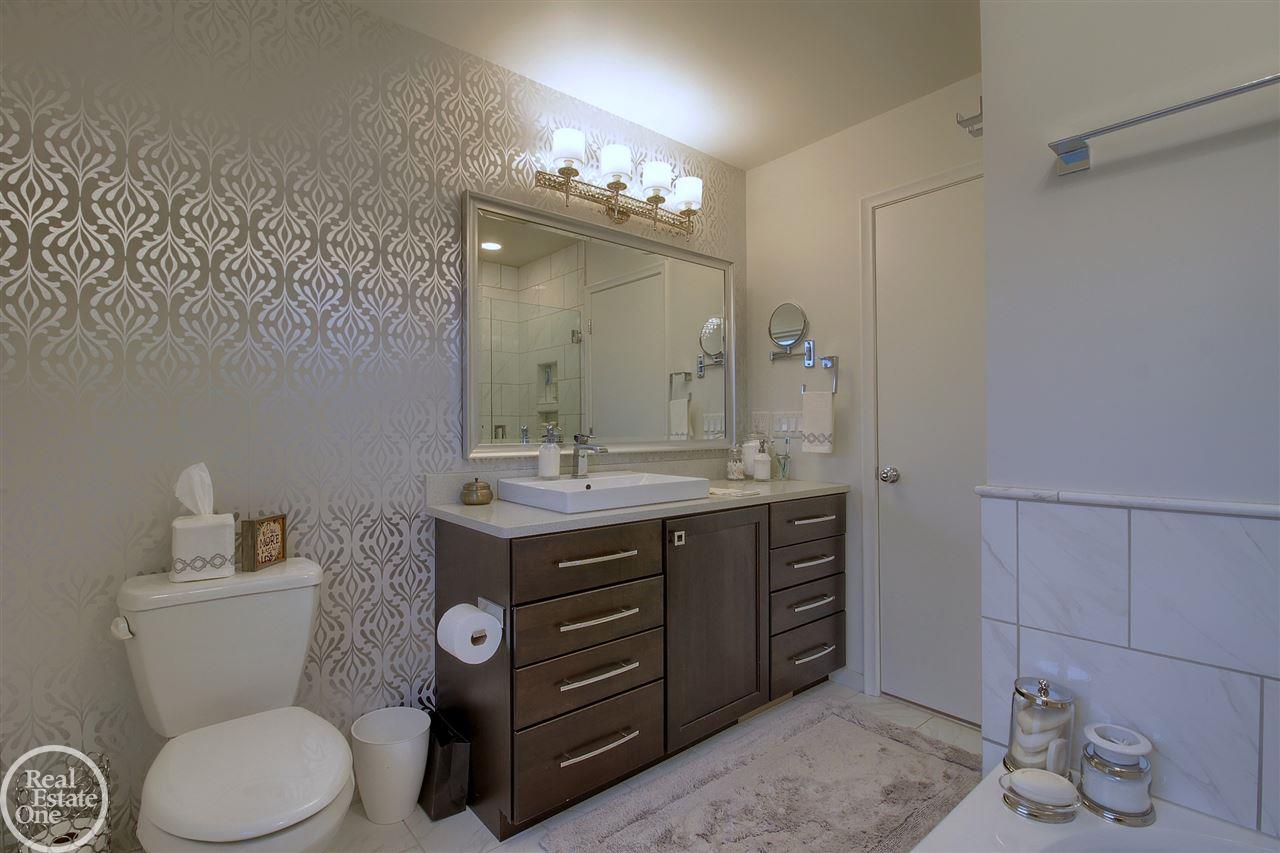 311 Cloverly Road Grosse Pointe, MI 48236 - Photo 17 of 34 31330708-16.JPG
