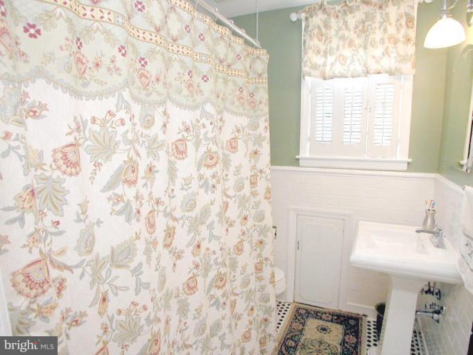 316 Murdock Road Baltimore, MD 21212 - Photo 17 of 25 a bathroom with a sink and a mirror