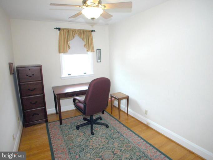 316 Murdock Road Baltimore, MD 21212 - Photo 19 of 25 a workspace with furniture and a window