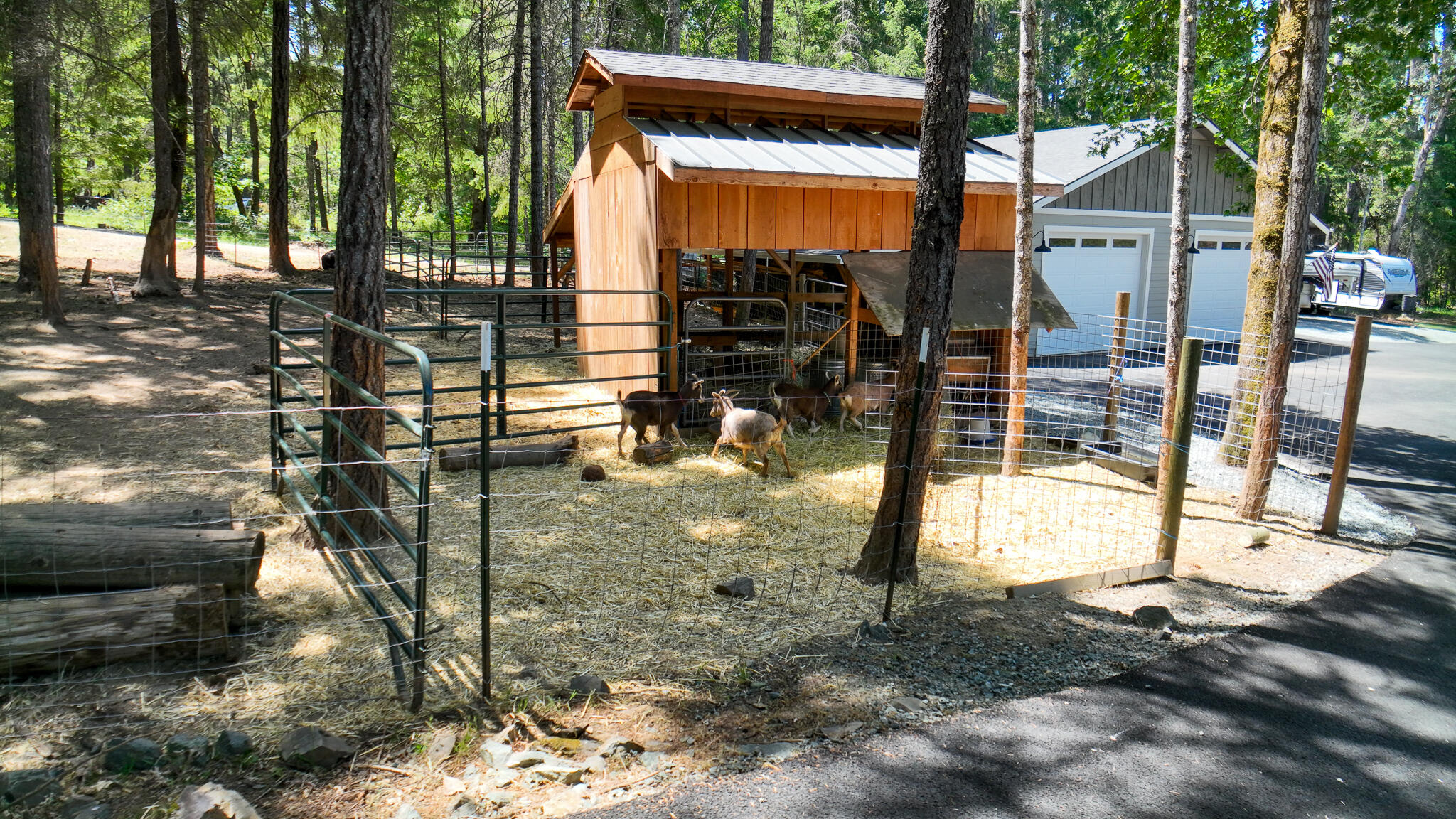 1040 Ferry Road Grants Pass, OR 97526 - Photo 64 of 67 Barn