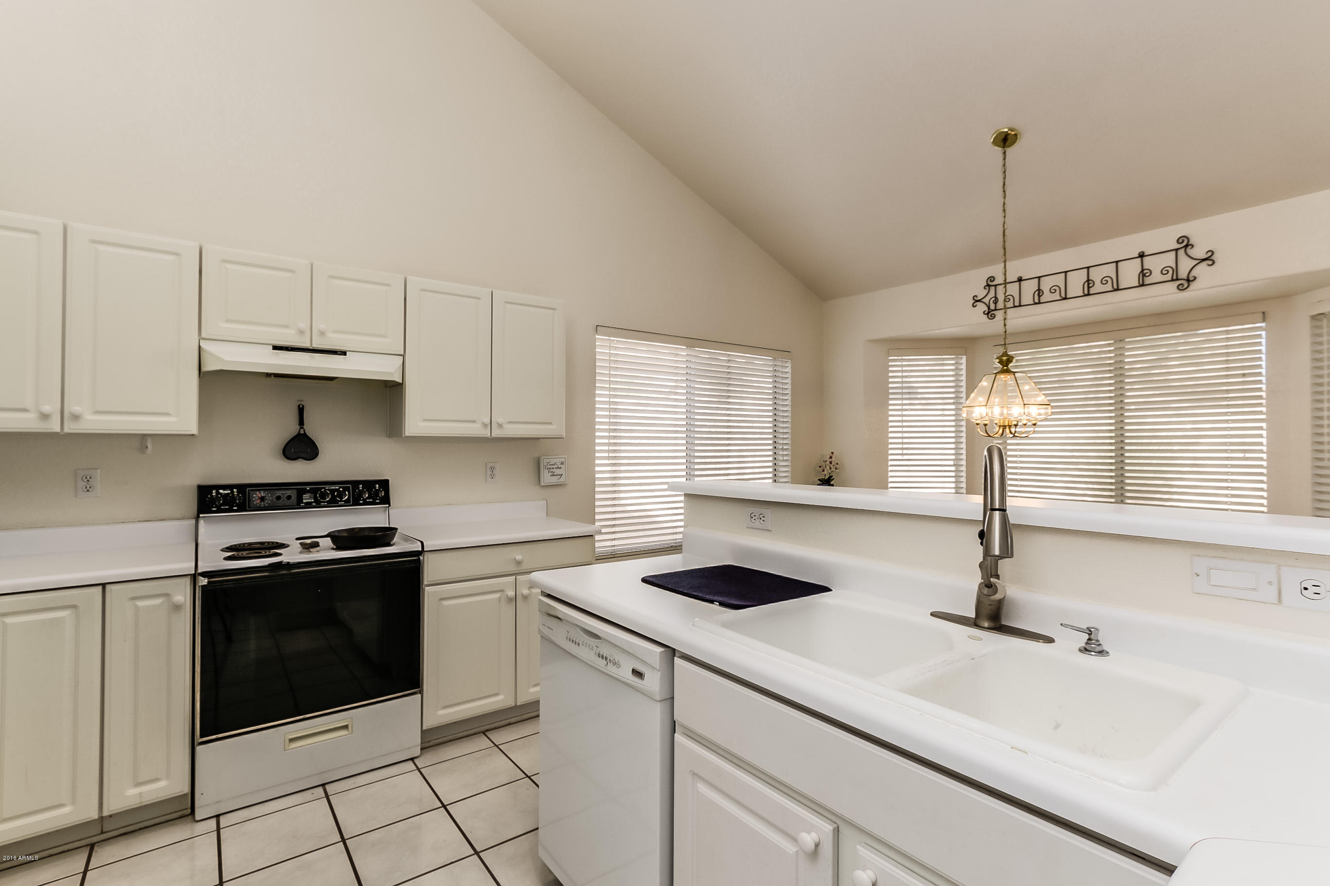 4704 West Del Rio Street Chandler, AZ 85226 - Photo 12 of 48 kitchen-012