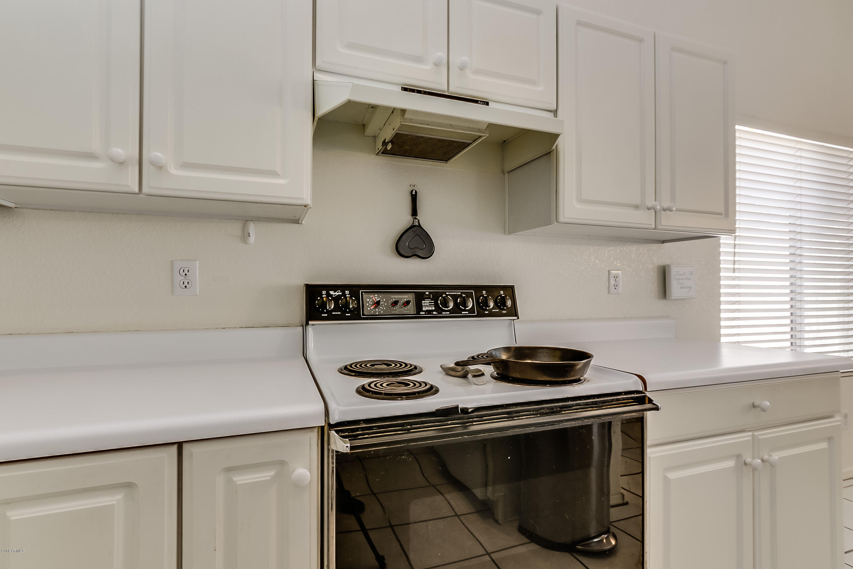 4704 West Del Rio Street Chandler, AZ 85226 - Photo 15 of 48 Ktichen stove-015