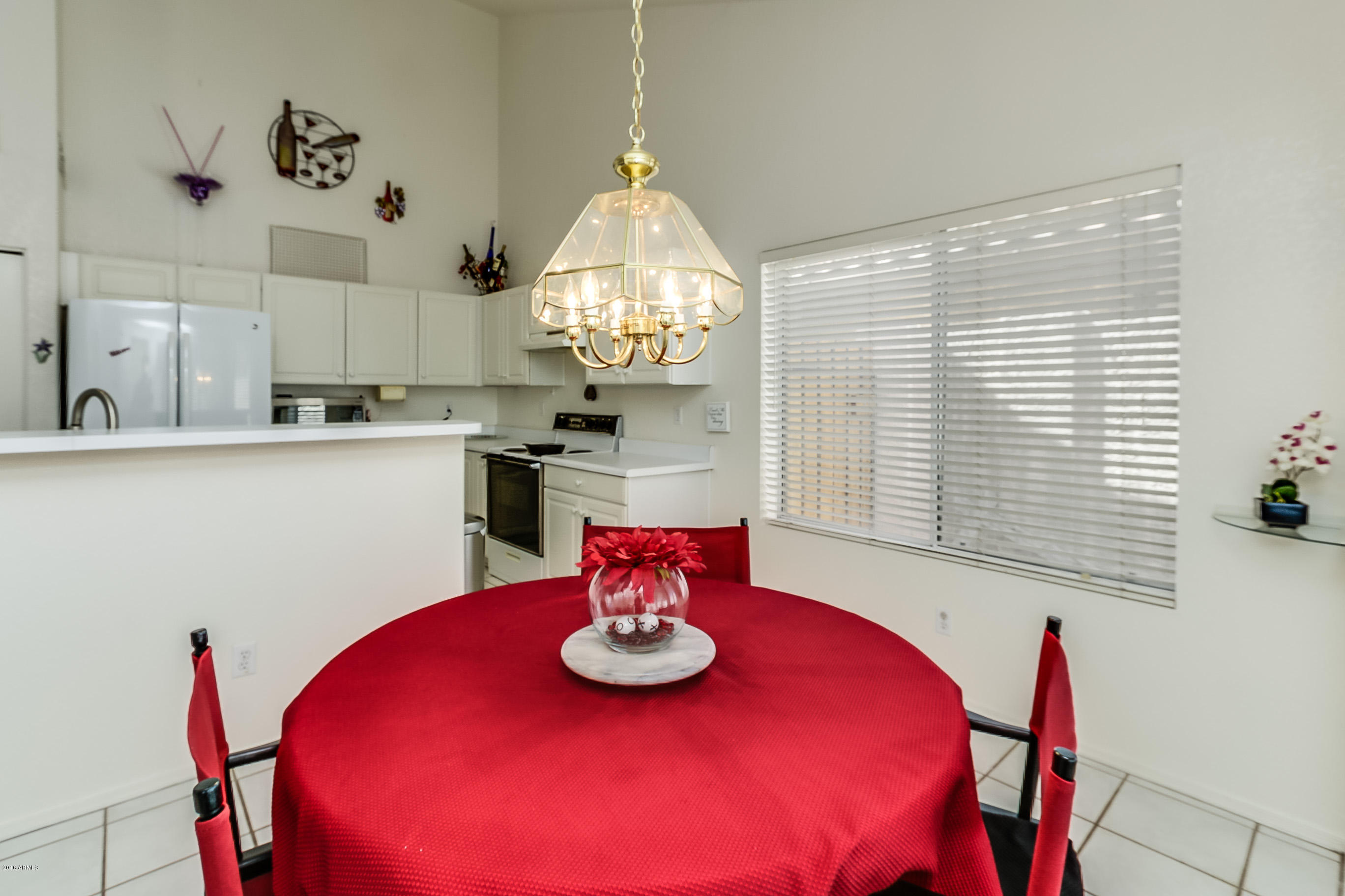 4704 West Del Rio Street Chandler, AZ 85226 - Photo 9 of 48 Eat in kitchen-009