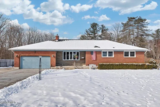 $349,999 | 6 Evergreen Boulevard, Glenville, NY 12302