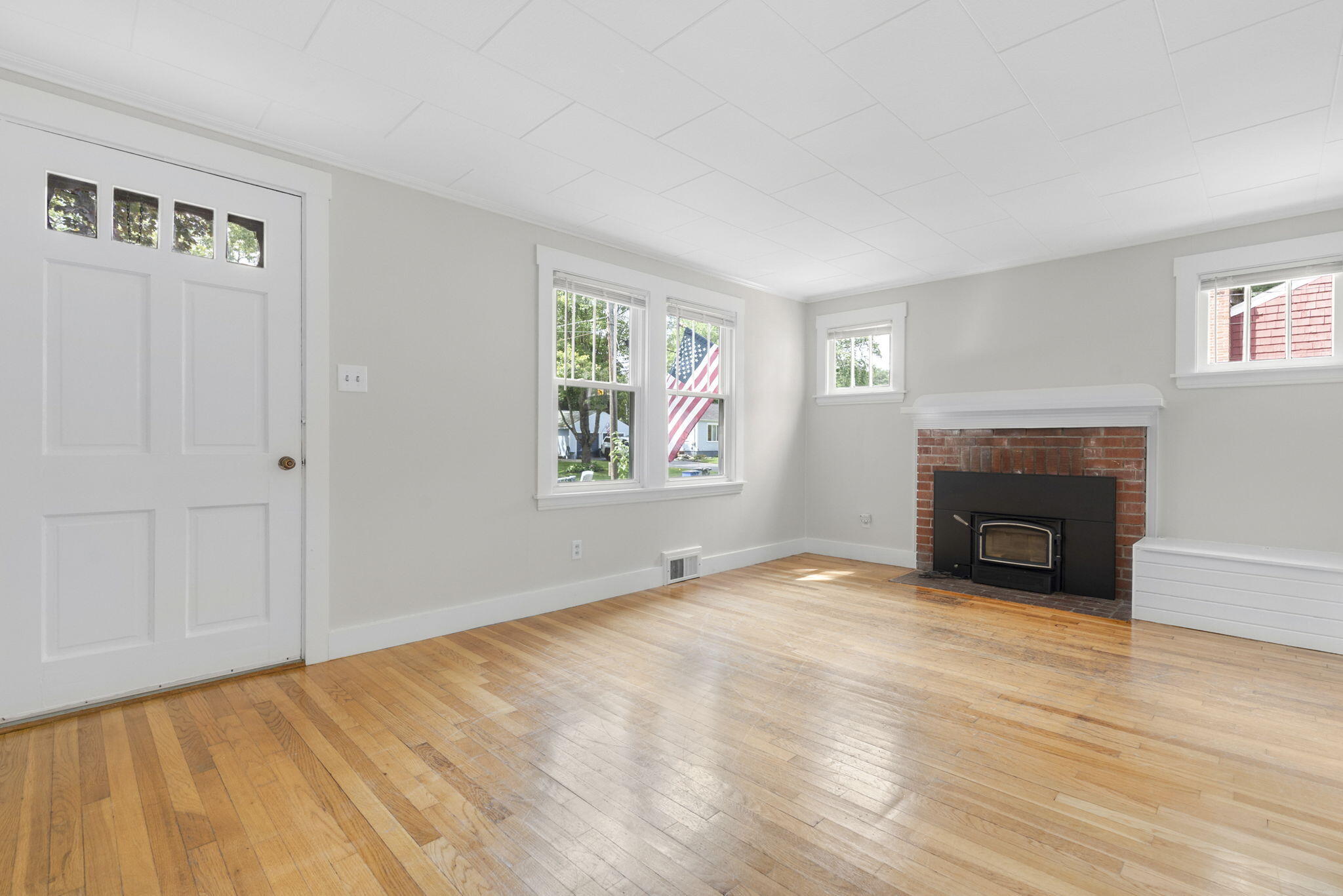 14 Prince Street Cumberland Center, ME 04021 - Photo 10 of 46 Living Room