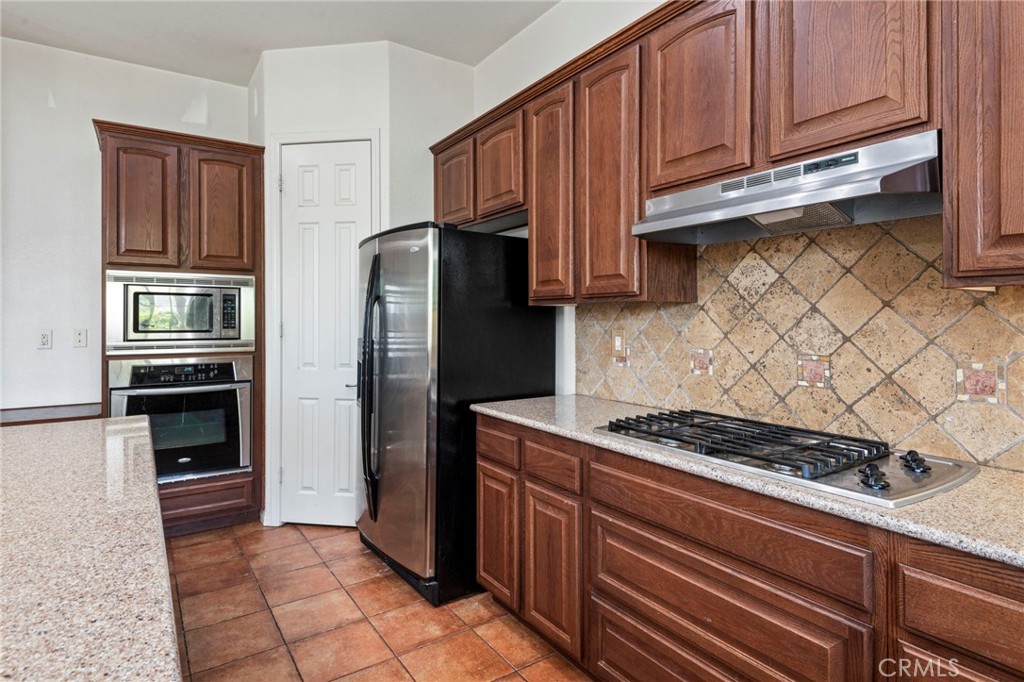 39161 Shree Road Temecula, CA 92591 - Photo 17 of 40