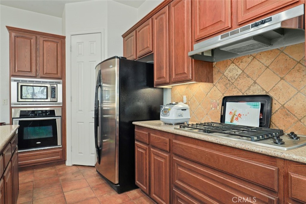 39161 Shree Road Temecula, CA 92591 - Photo 9 of 40