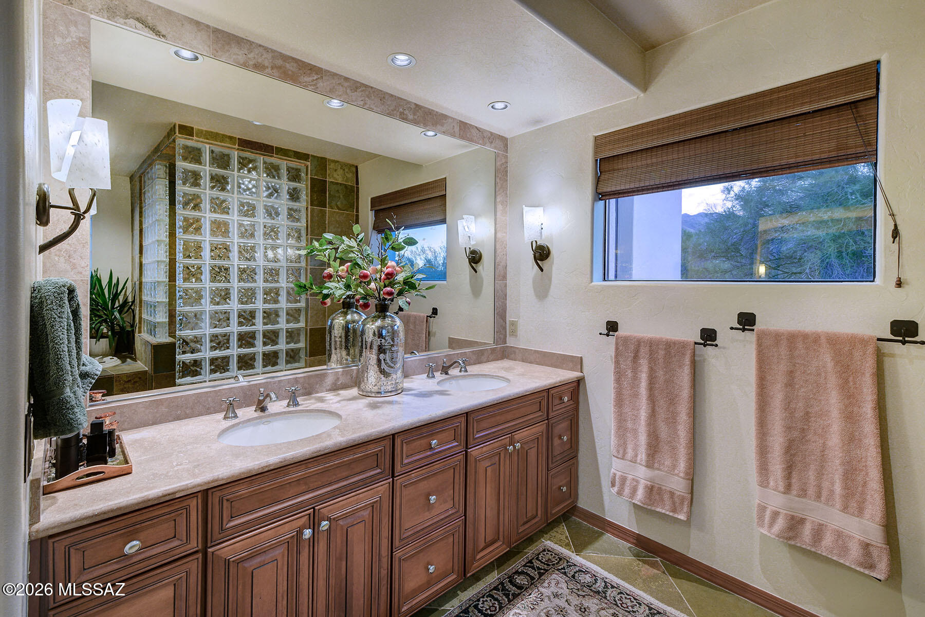5085 North Valley View Road Tucson, AZ 85718 - Photo 20 of 47 Primary Bathroom