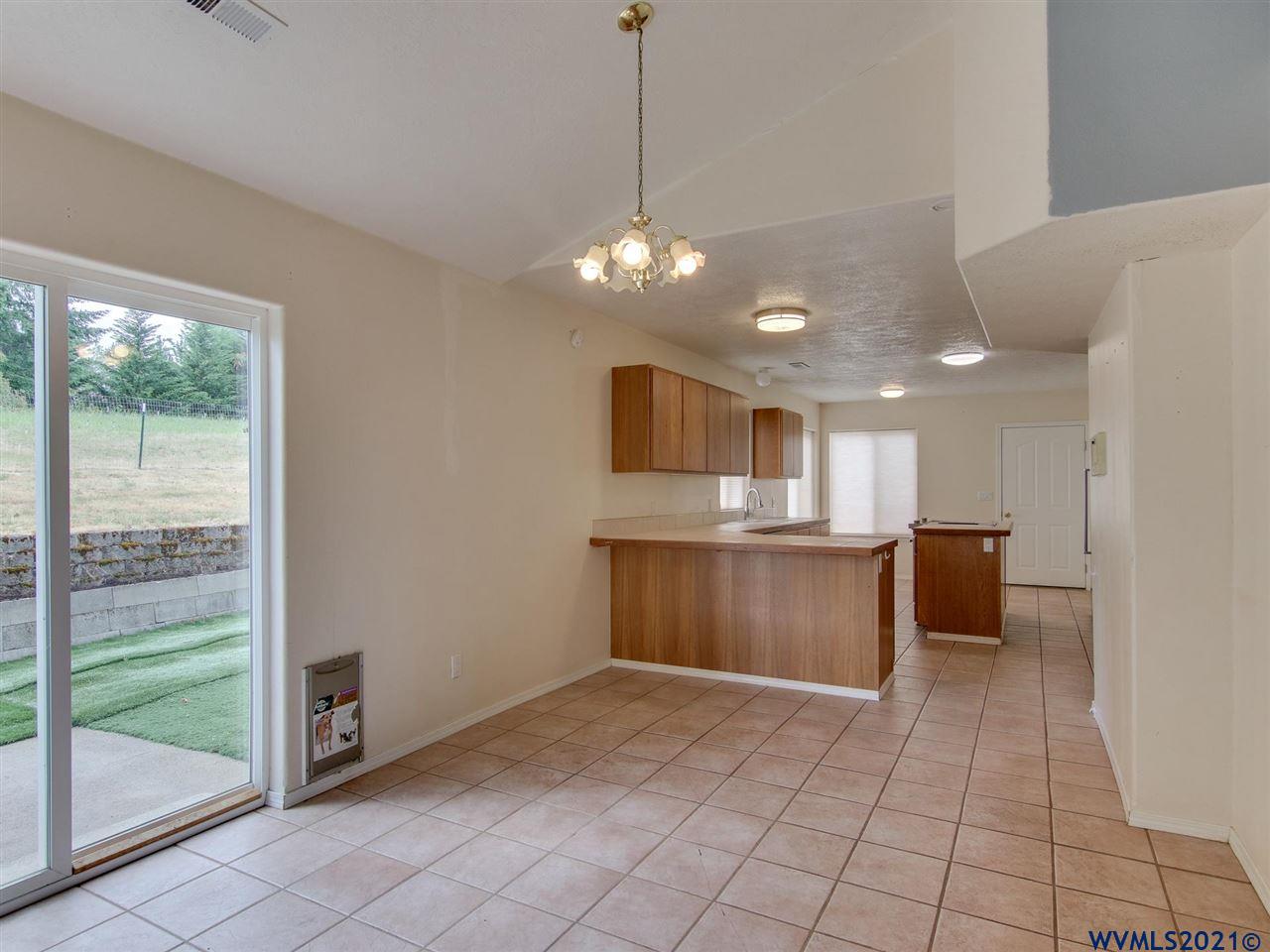 115 James Howe Road Dallas, OR 97338 - Photo 5 of 32