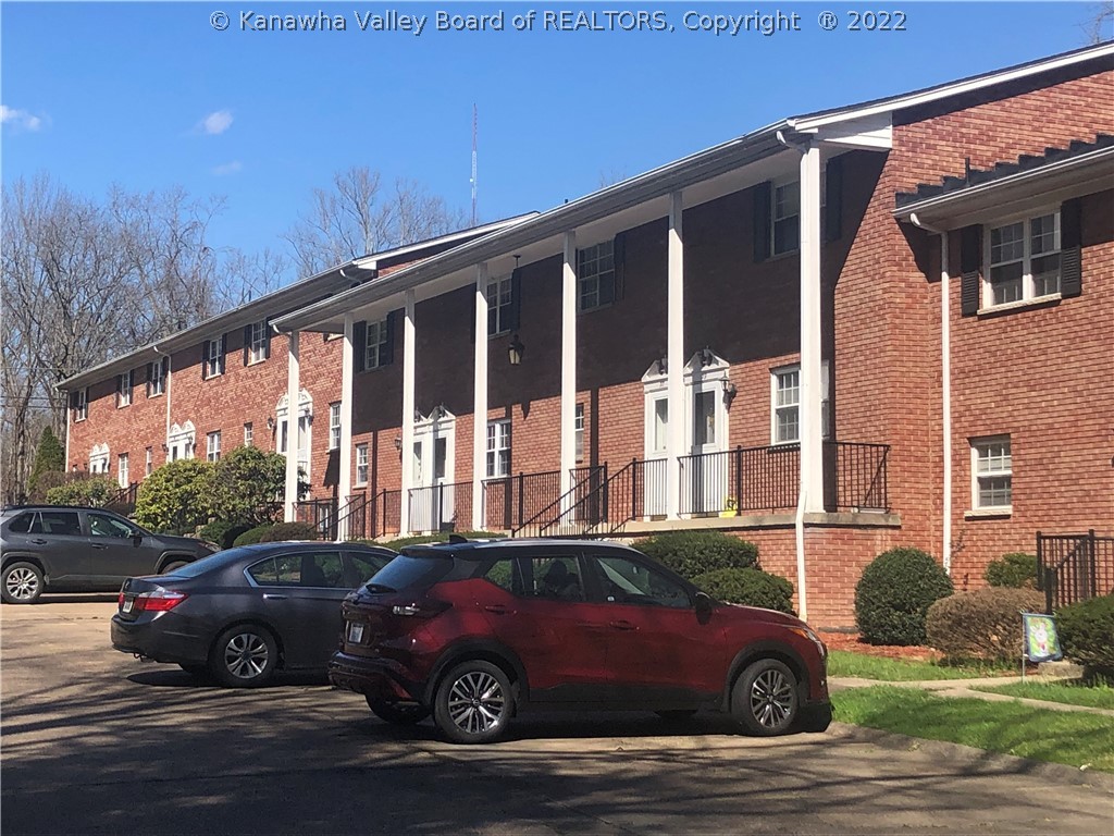 729 Castlegate Road Charleston, WV 25303 - Photo 2 of 10 Gallery Image 2