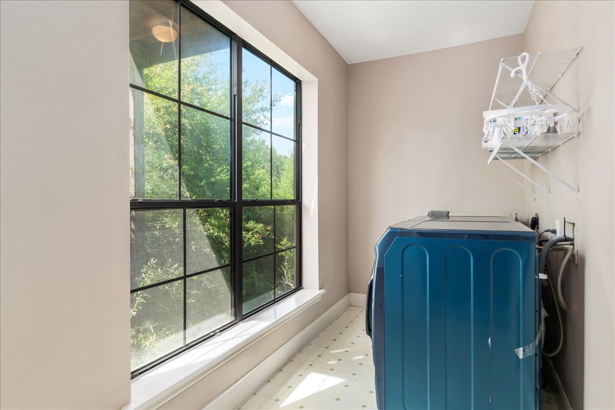 7701 Rialto Boulevard, Unit 91 Austin, TX 78735 - Photo 26 of 39 a view of a interior of the house