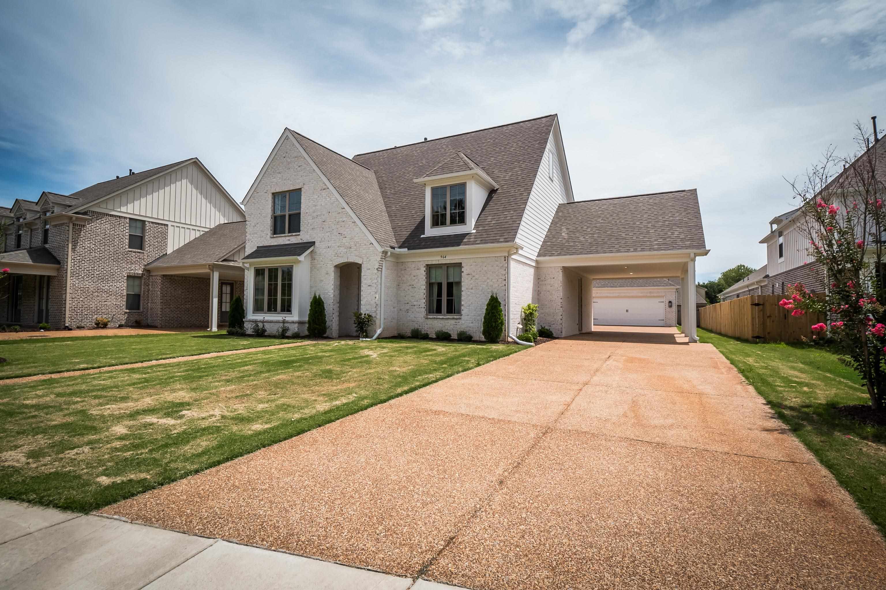 964 Collierville Arlington Road Collierville, TN 38017 - Photo 2 of 40 a front view of a house with a garden and yard