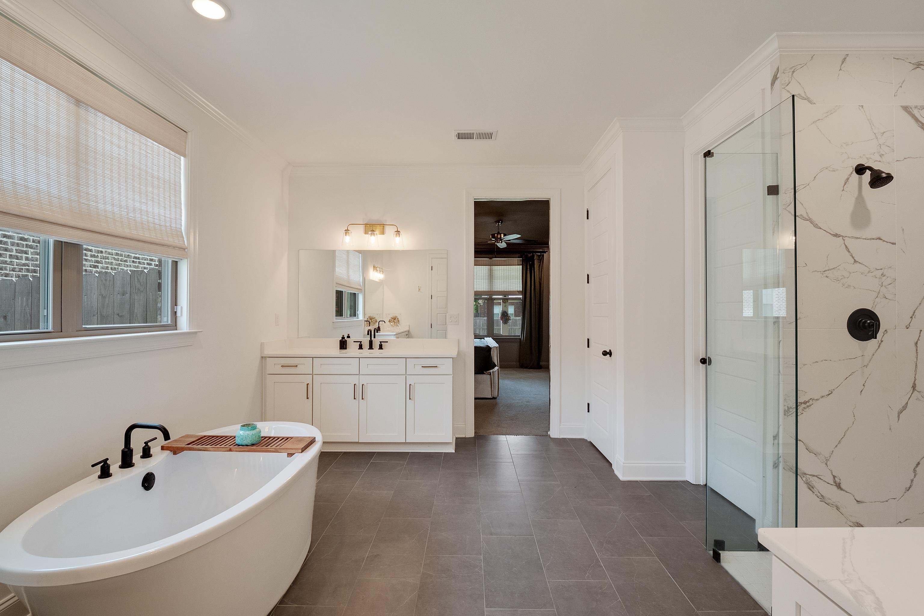 964 Collierville Arlington Road Collierville, TN 38017 - Photo 20 of 40 a spacious bathroom with a tub sink shower and mirror