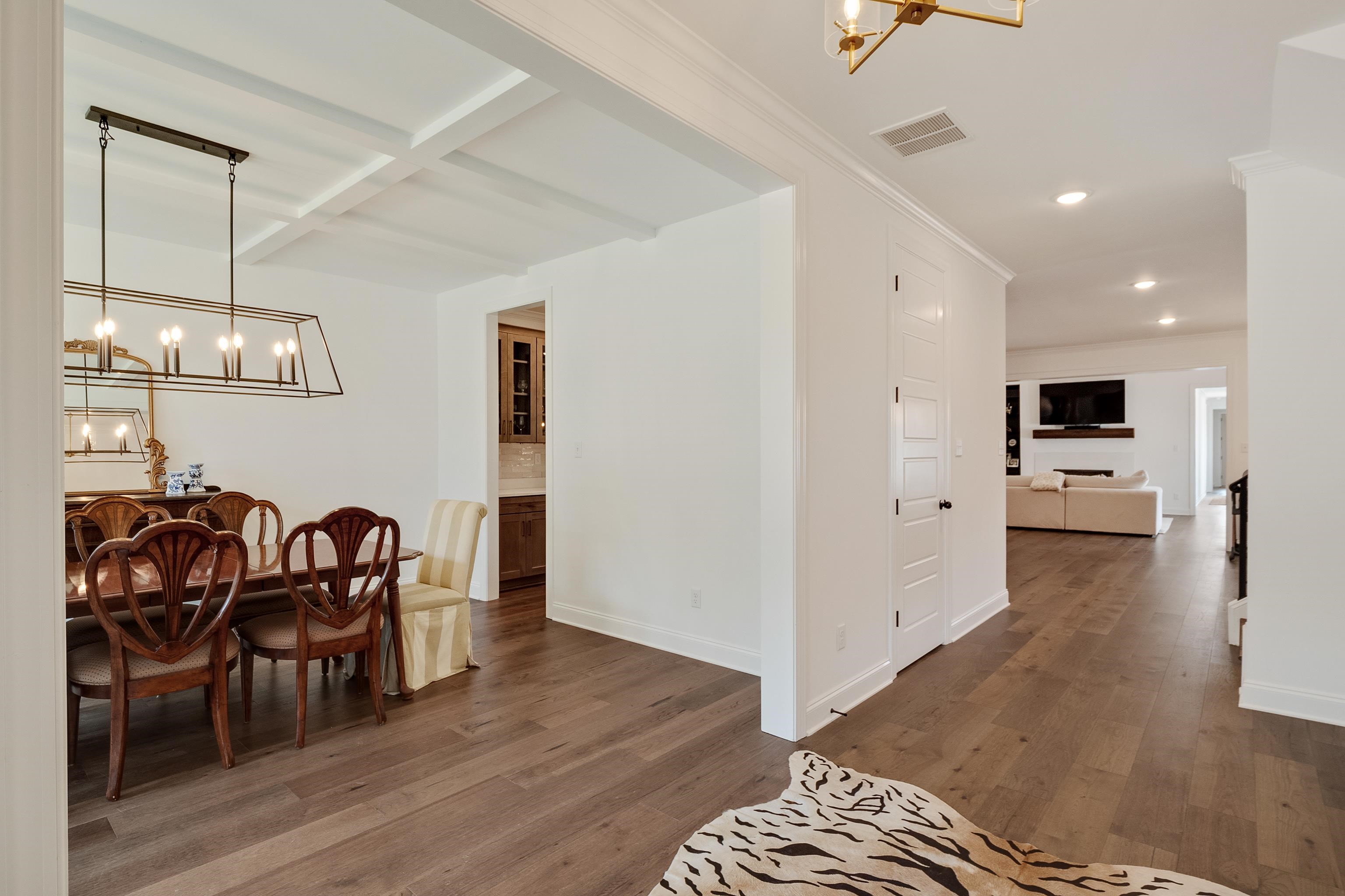 964 Collierville Arlington Road Collierville, TN 38017 - Photo 6 of 40 a living room with furniture and wooden floor