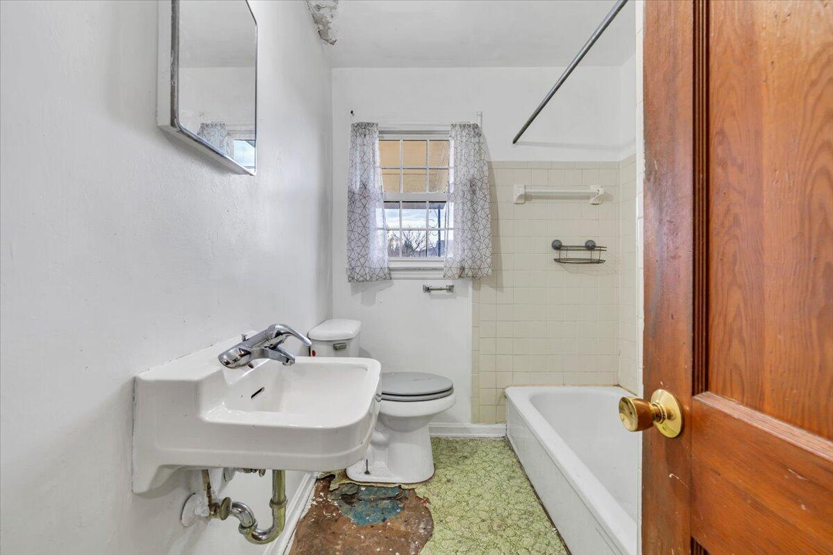 215 Post Road Roanoke, VA 24019 - Photo 11 of 42 a bathroom with a sink toilet and a mirror