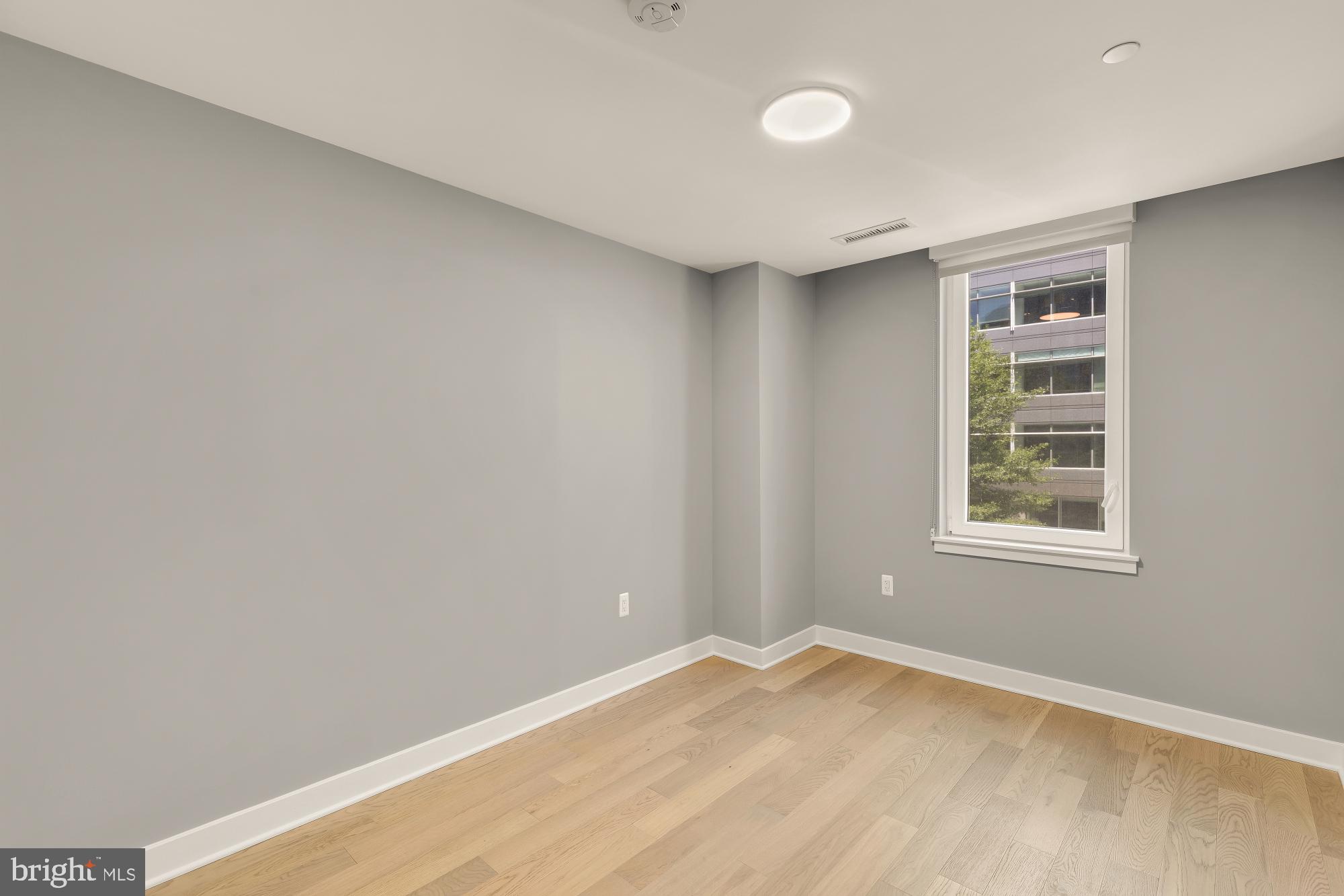 37 L Street Southeast, Unit 301 Washington, DC 20003 - Photo 18 of 37
