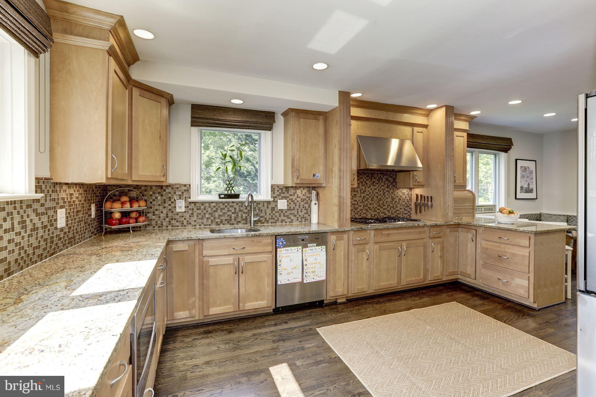 2810 Farm Road Alexandria, VA 22302 - Photo 15 of 30 Kitchen