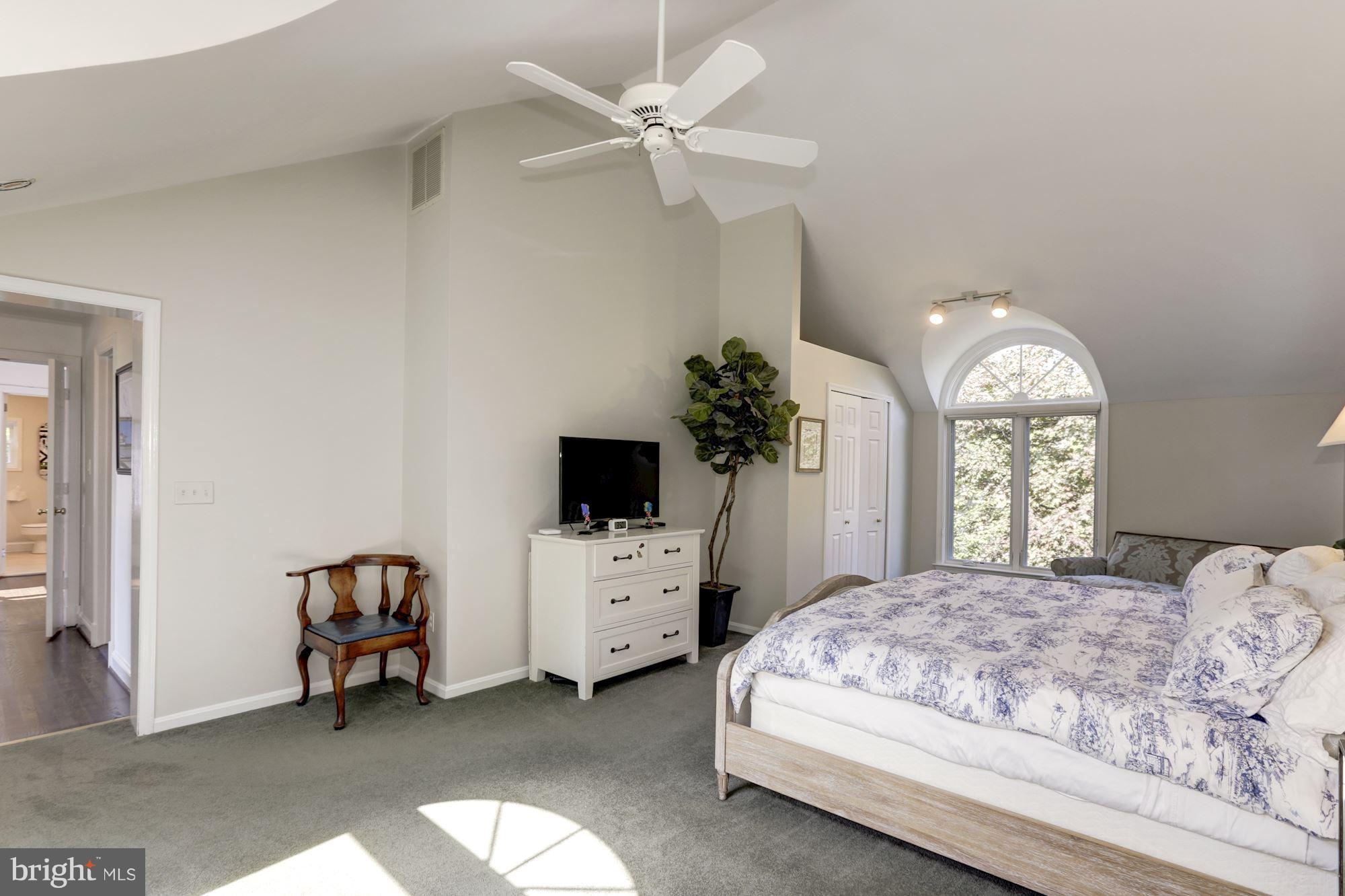 2810 Farm Road Alexandria, VA 22302 - Photo 22 of 30 Bedroom (Master)