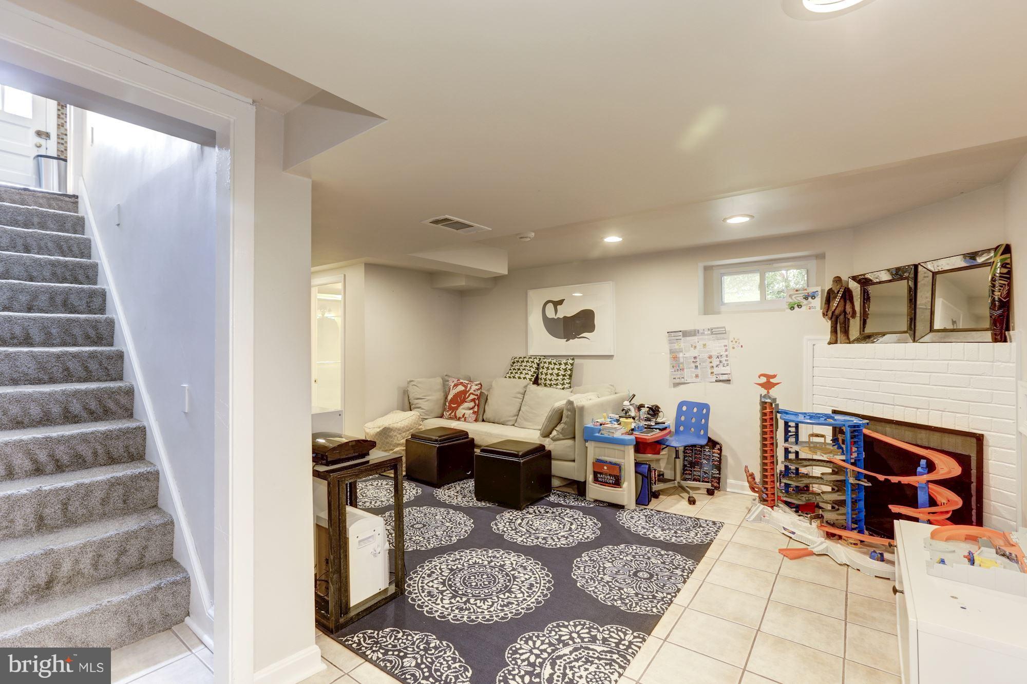 2810 Farm Road Alexandria, VA 22302 - Photo 23 of 30 Interior (General)