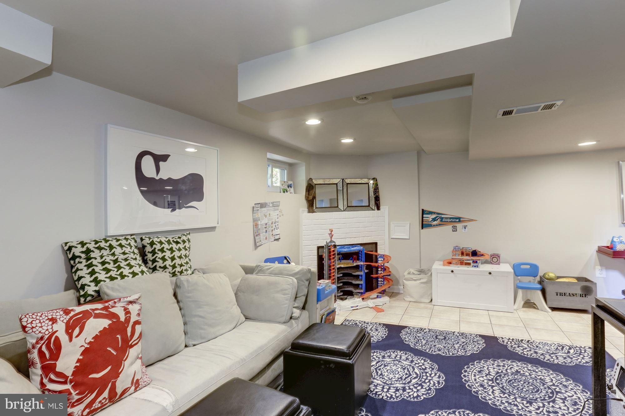 2810 Farm Road Alexandria, VA 22302 - Photo 24 of 30 Interior (General)