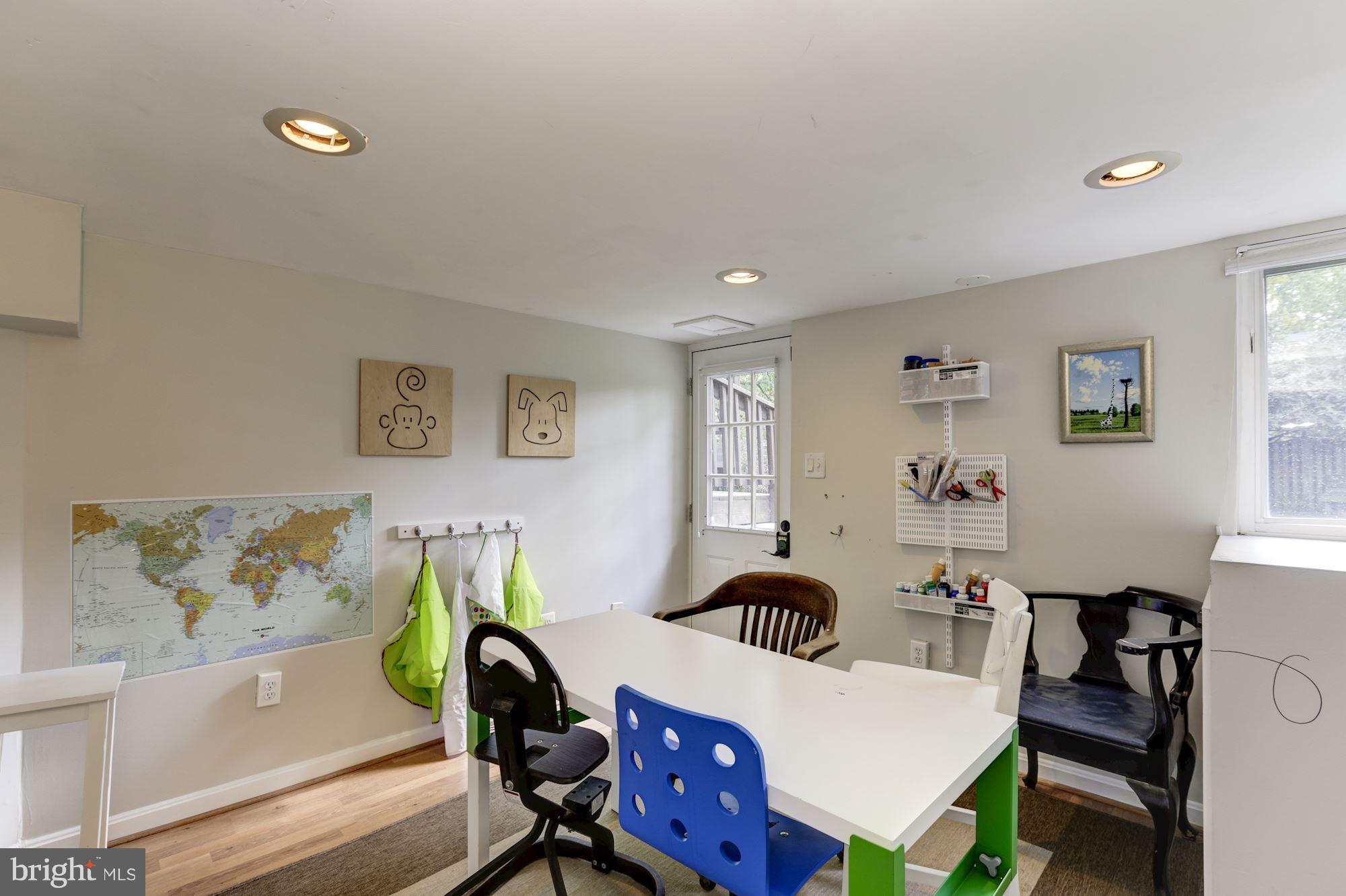 2810 Farm Road Alexandria, VA 22302 - Photo 25 of 30 Interior (General)