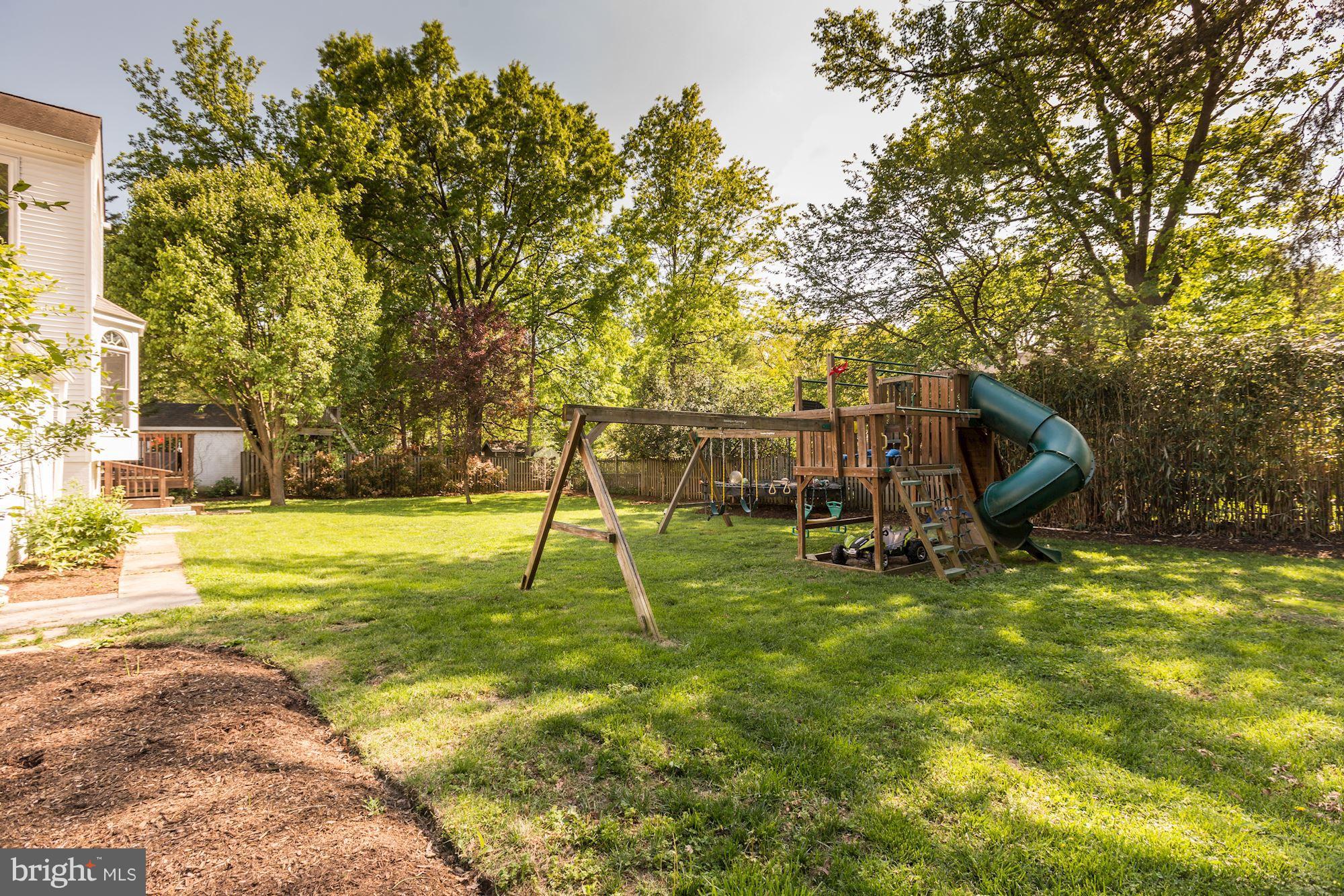 2810 Farm Road Alexandria, VA 22302 - Photo 29 of 30 Exterior (Rear)