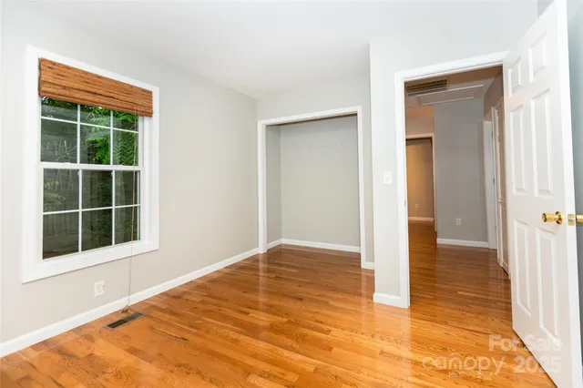 a view of empty room with window