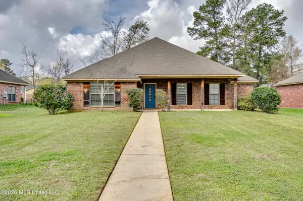 $259,900 | 125 Whispering Oaks Crossing, Pearl, MS 39208