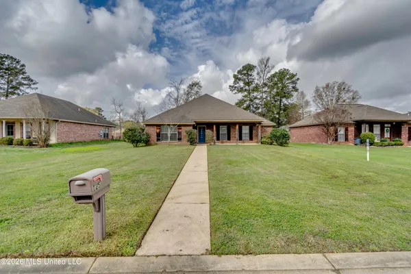 $259,900 | 125 Whispering Oaks Crossing, Pearl, MS 39208