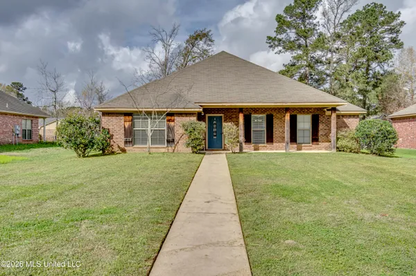 $259,900 | 125 Whispering Oaks Crossing, Pearl, MS 39208