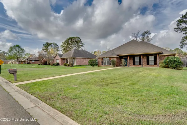 $259,900 | 125 Whispering Oaks Crossing, Pearl, MS 39208