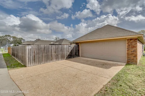 $259,900 | 125 Whispering Oaks Crossing, Pearl, MS 39208